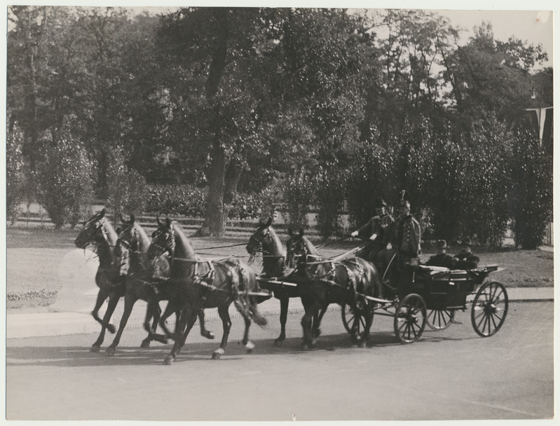 foto, haridusminister A. Jaakson jt, hobuveok, u 1938