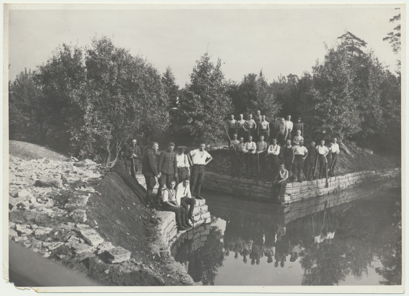 foto, sõjaväelased, grupp, veekogu kallaste korrastus, u 1939