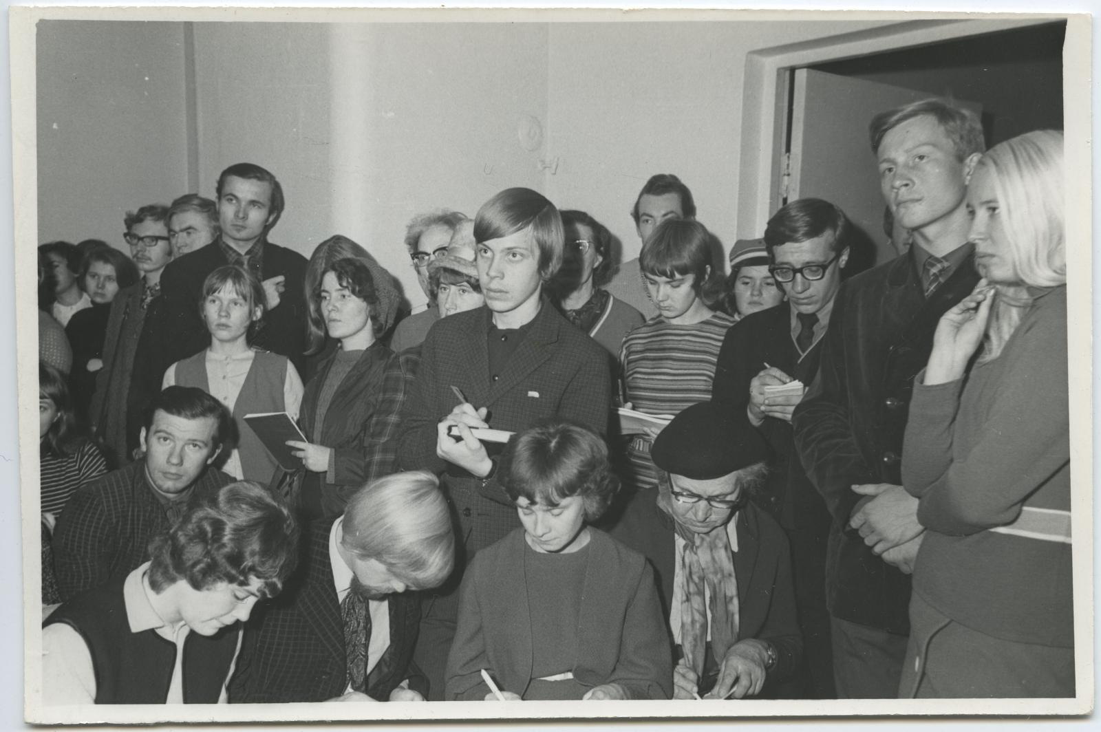 Tsükli "XX sajandi kunst I" avaloeng kunstiteaduse kandidaadilt Jaak Kangilaskilt lektooriumis 26. oktoobril 1971. Vaade lektooriumi.