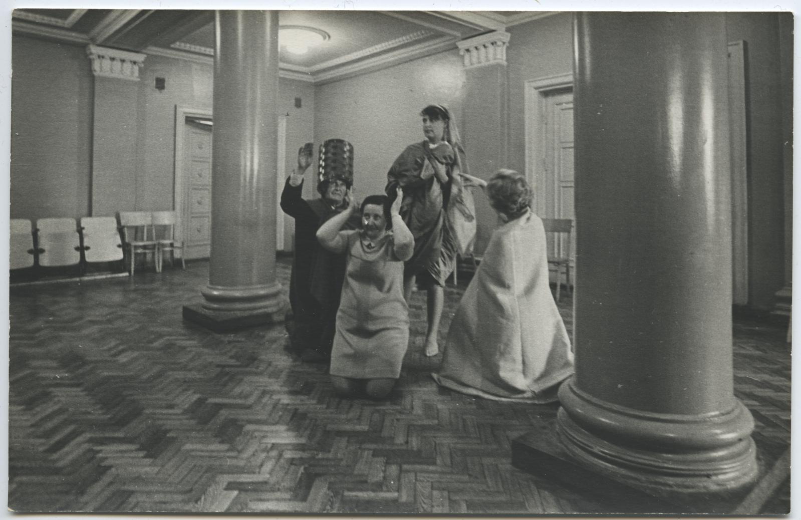 Viljandi filiaali I lennu pidulik lõpetamine 14. juunil 1971. Isetegevus - "Renessanss"