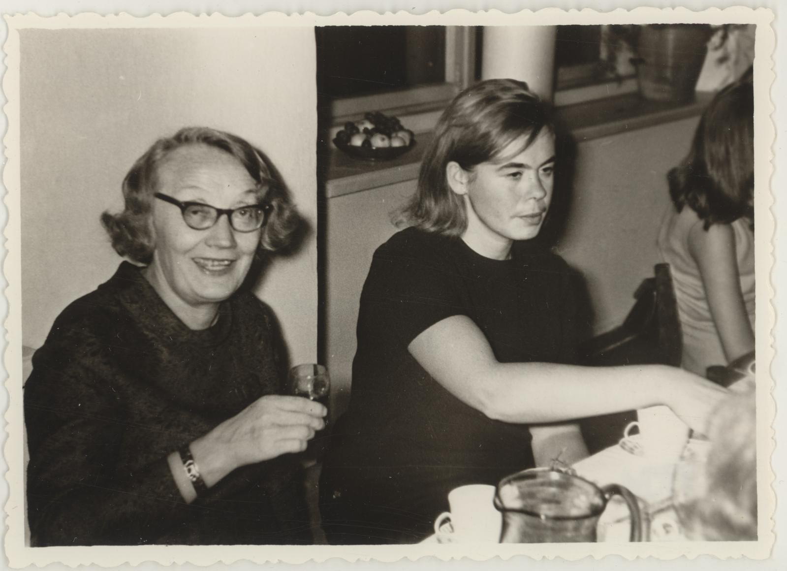 Vanema teadusliku töötaja Ene Õunase ja Tõnu Asu pulmapidu TKM-is 27.09.1969