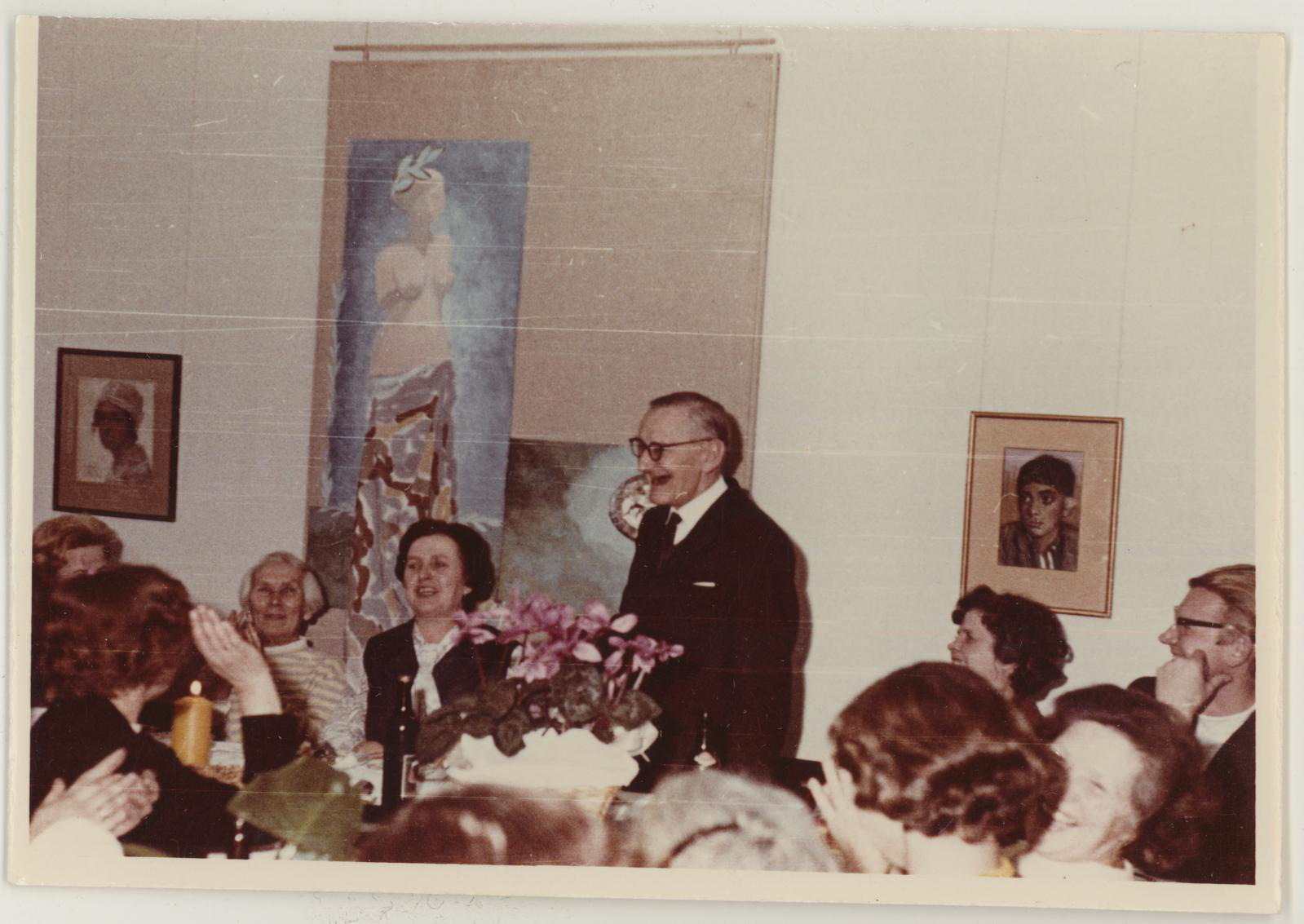Direktor Vaike Tiigi 50-aasta juubeli tähistamine 6.detsembril (tegelikult 22.november) 1971. Peolauas.