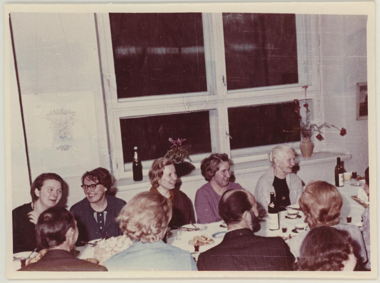 Direktor Vaike Tiigi 50-aasta juubeli tähistamine 6.detsembril (tegelikult 22.november) 1971. Peolauas.