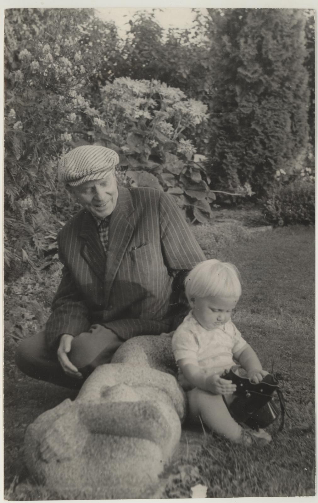 Rudolf Tamm oma pojapojaga.