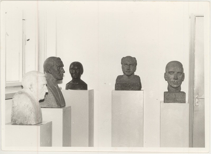 Vaade A. Starkopfi dekoratiivskulptuuride portreede näitusele 1975. a.