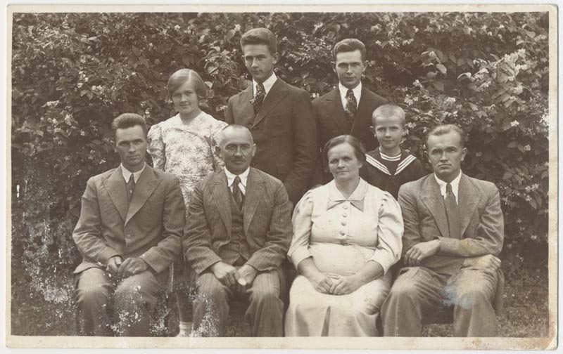 foto, Eesti Ajutise Maanõukogu ning I ja II Riigikogu liige Christjan Arro perega u 1935