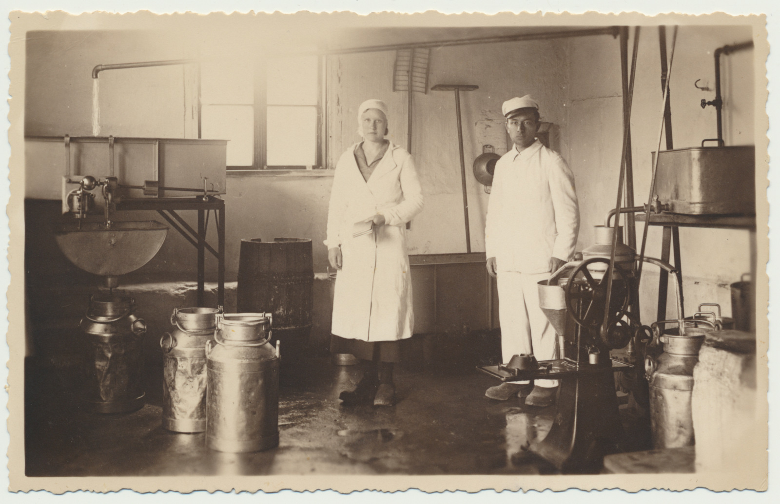 foto, Viljandimaa, Tarvastu meierei, piima vastuvõtu ruum, u 1935, foto A. Masing