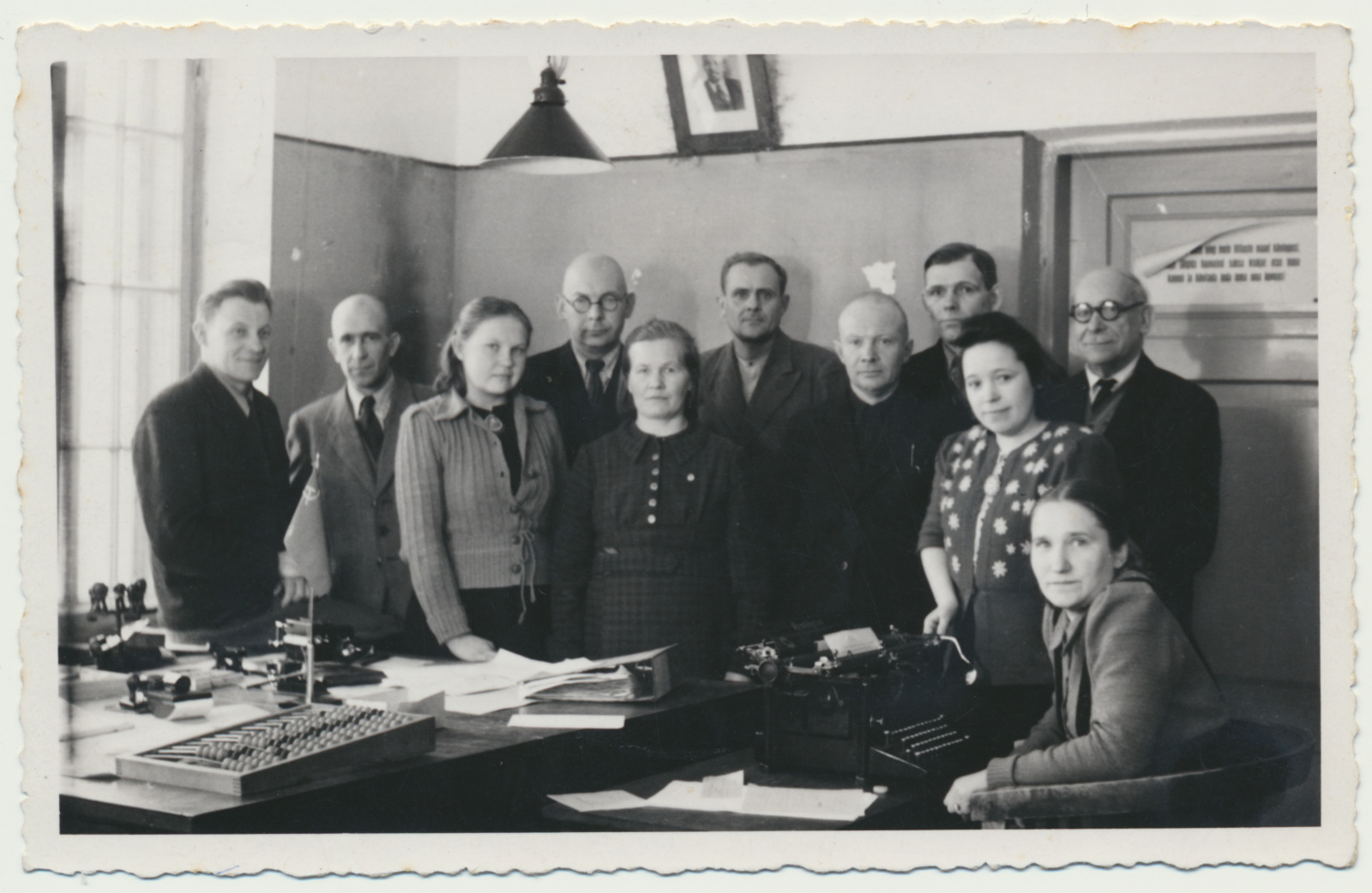 foto, Viljandi Tuletikuvabrik, töötajad, aprill 1945