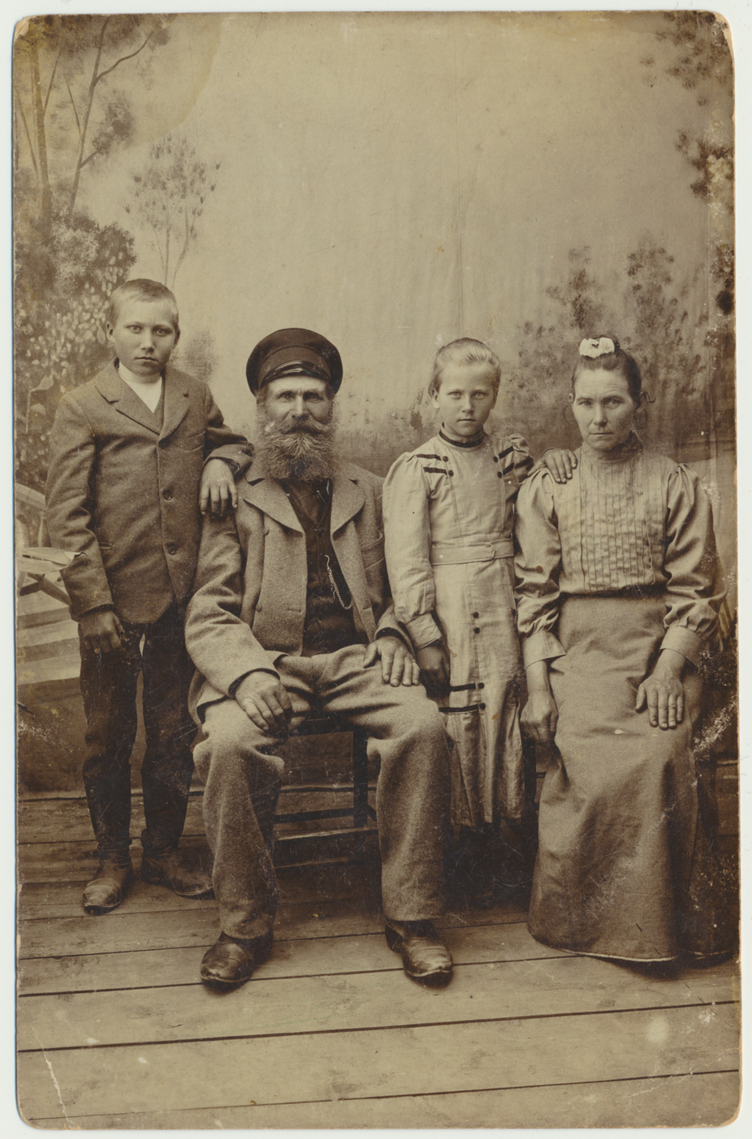 foto, Mihkel Kiilas, Olustvere mõisa aednik, perega, 1910