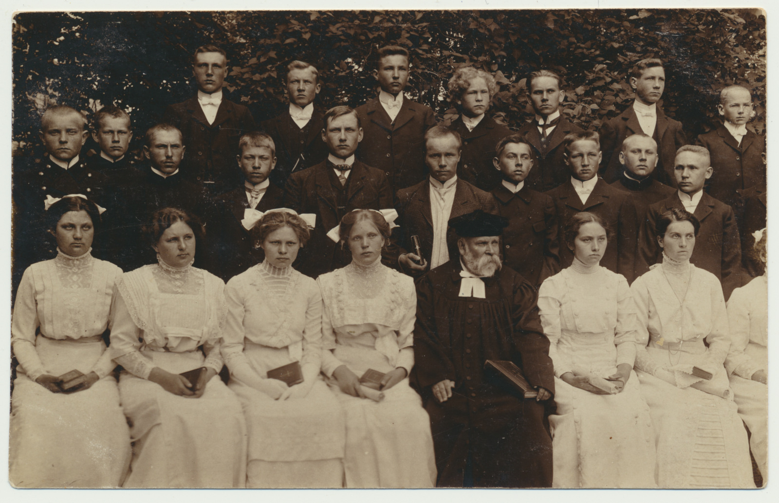 foto, Paistu, leerilapsed, õpetaja Jaan Bergmann, u 1910