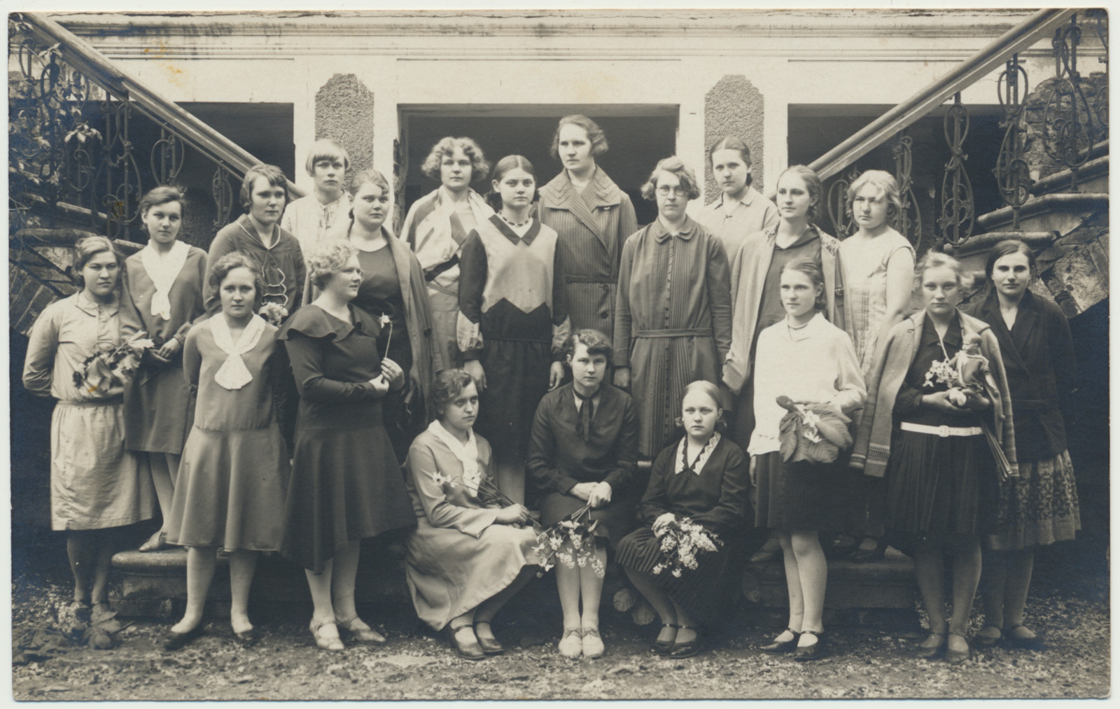 foto, Suure-Jaani kodumajanduse kool, grupp, u 1930, foto O. Mägi