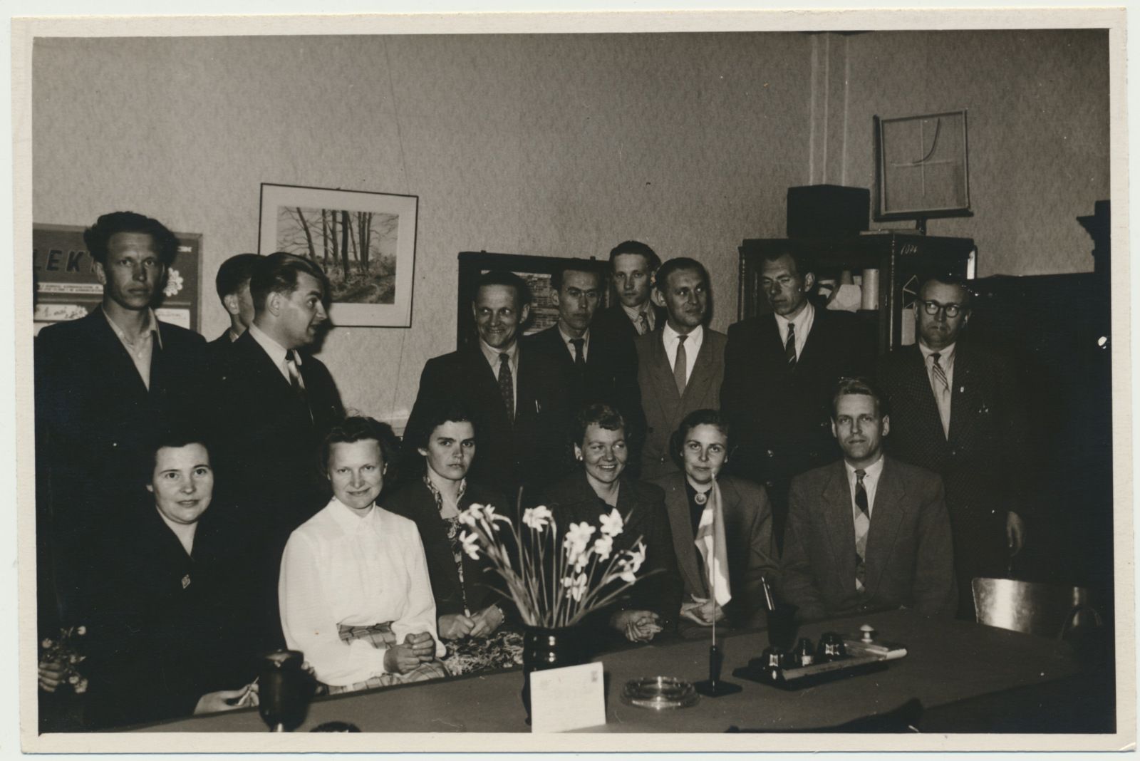 foto, Viljandi 1. Keskkool, juhtkond, külalised Cesisest, 1959
