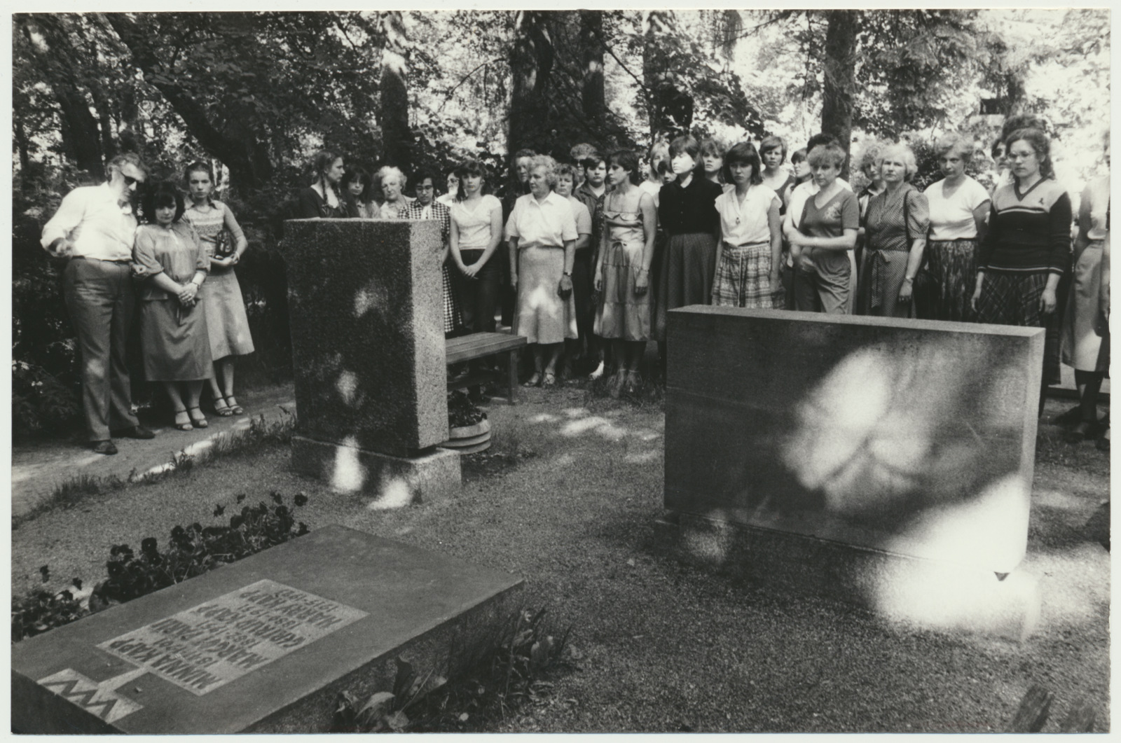 foto, Viljandimaa, Läti naiskoor Sakta, meeskoor Sakala, heliloojate Kappide hauaplats, u 1980