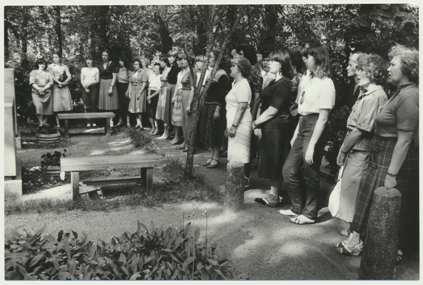 foto, Viljandimaa, Läti naiskoor Sakta, meeskoor Sakala, heliloojate Kappide hauaplats, u 1980