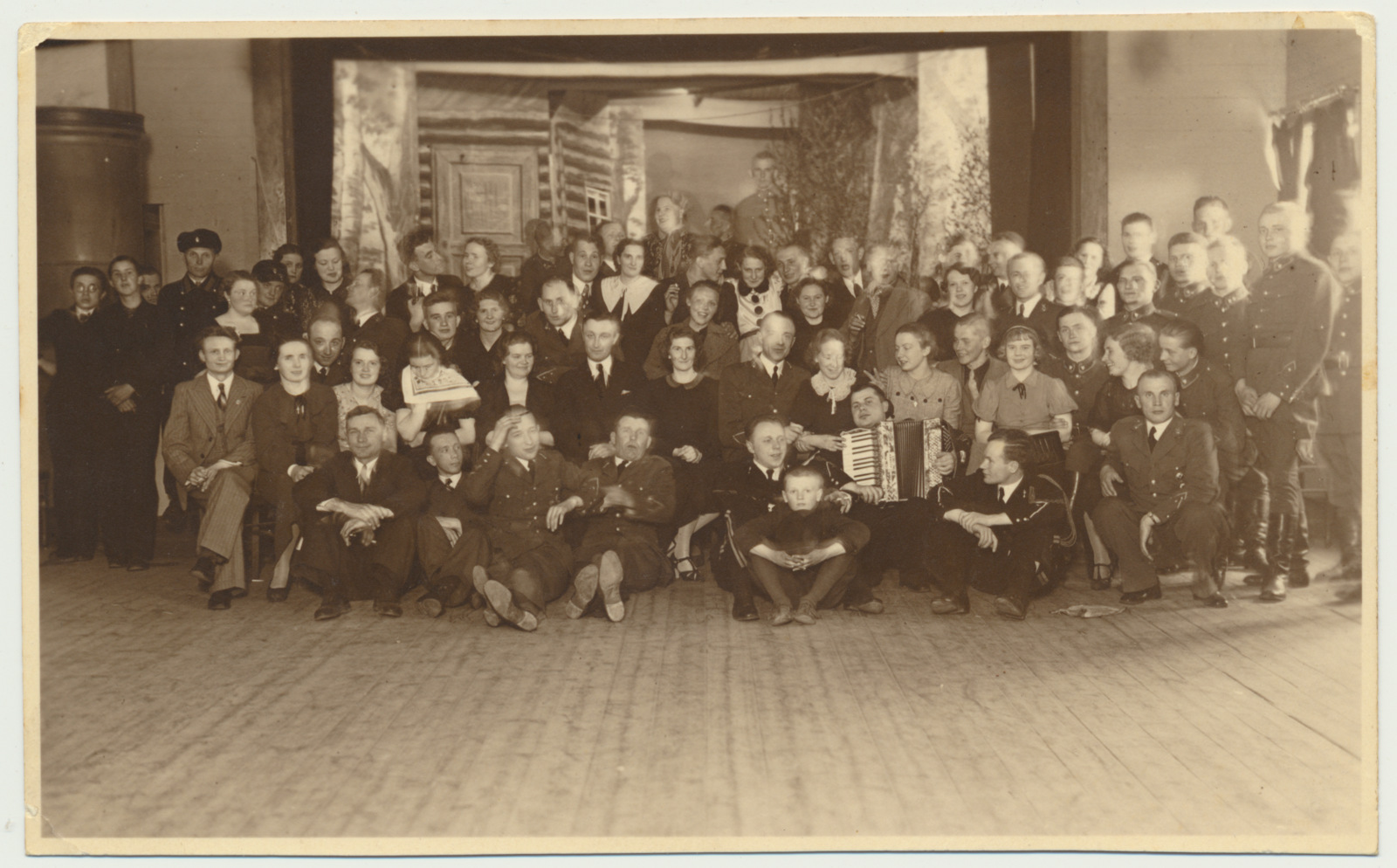 foto, grupp pidulisi Viljandi ohvitseride kasiinos, 1938