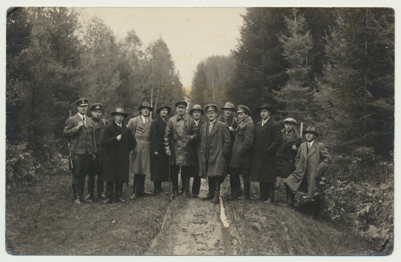 foto, Viljandimaa, Aimla metskonna töötajad metsas, u 1930, foto O. Mägi