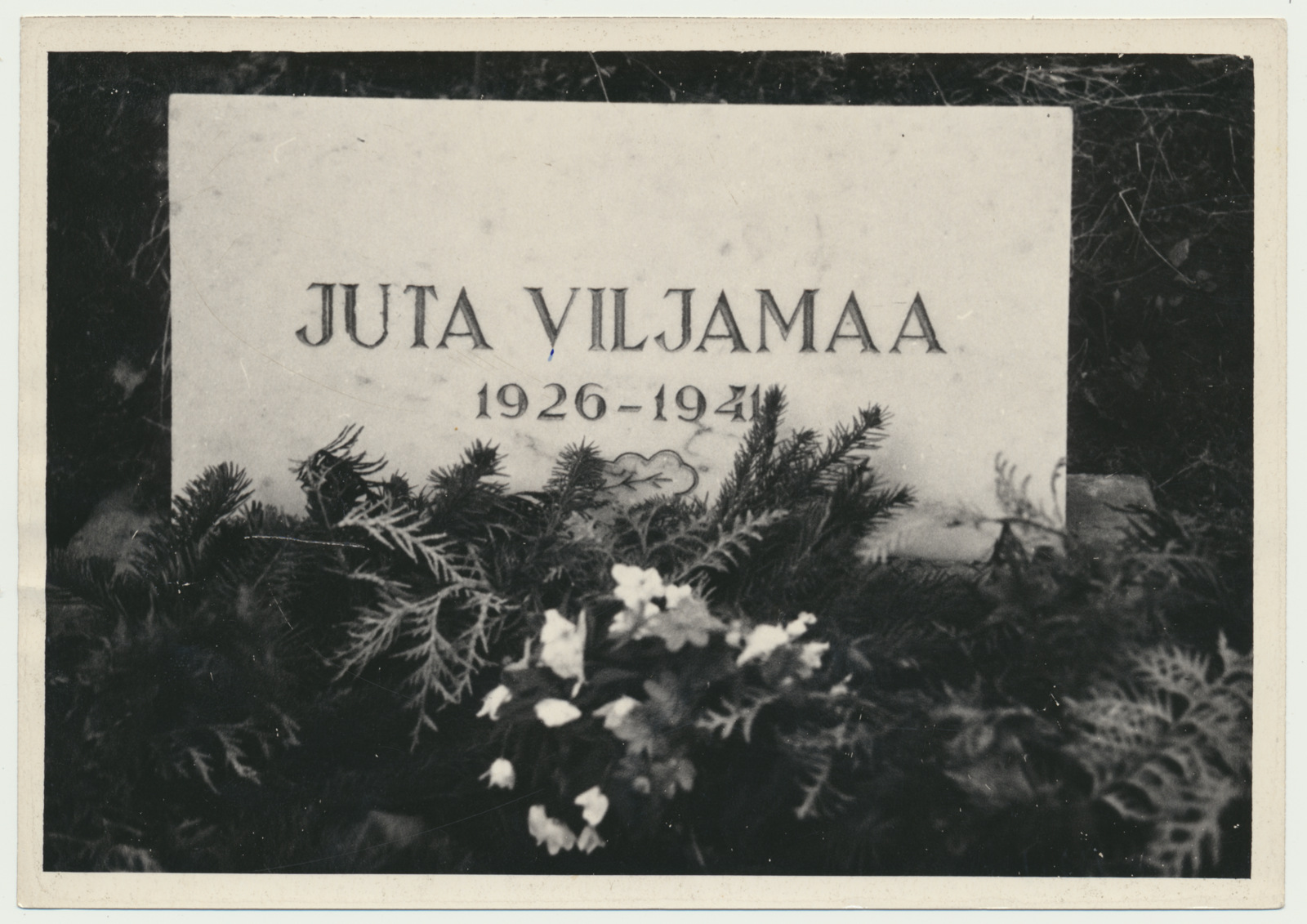foto, Viljandimaa, Juta Viljamaa hauaplaat, 1963, foto A. Kiisla
