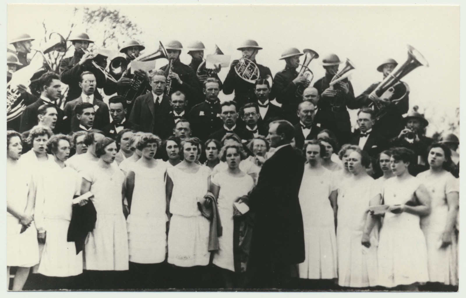 fotokoopia, Viljandi segakoor Koit ja orkester, dirigent J. Saar, 1928