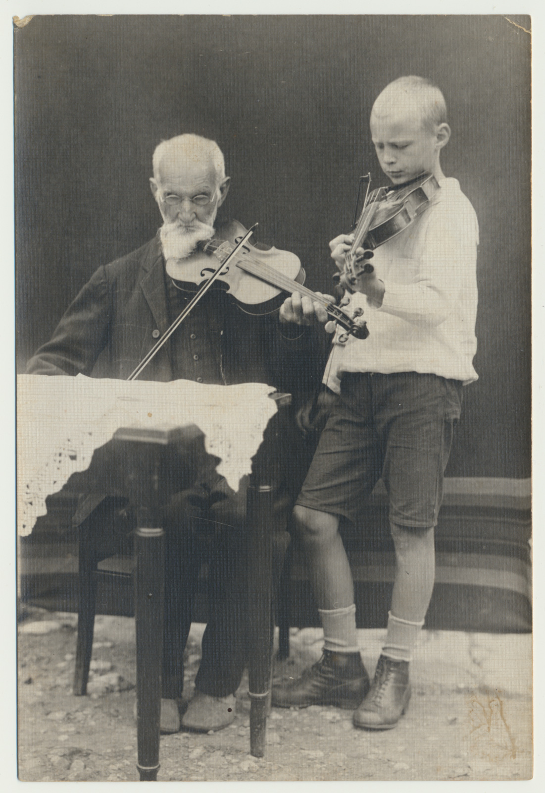 foto, 2 viiuldajat, Jaan Aasak pojapojaga, u 1915