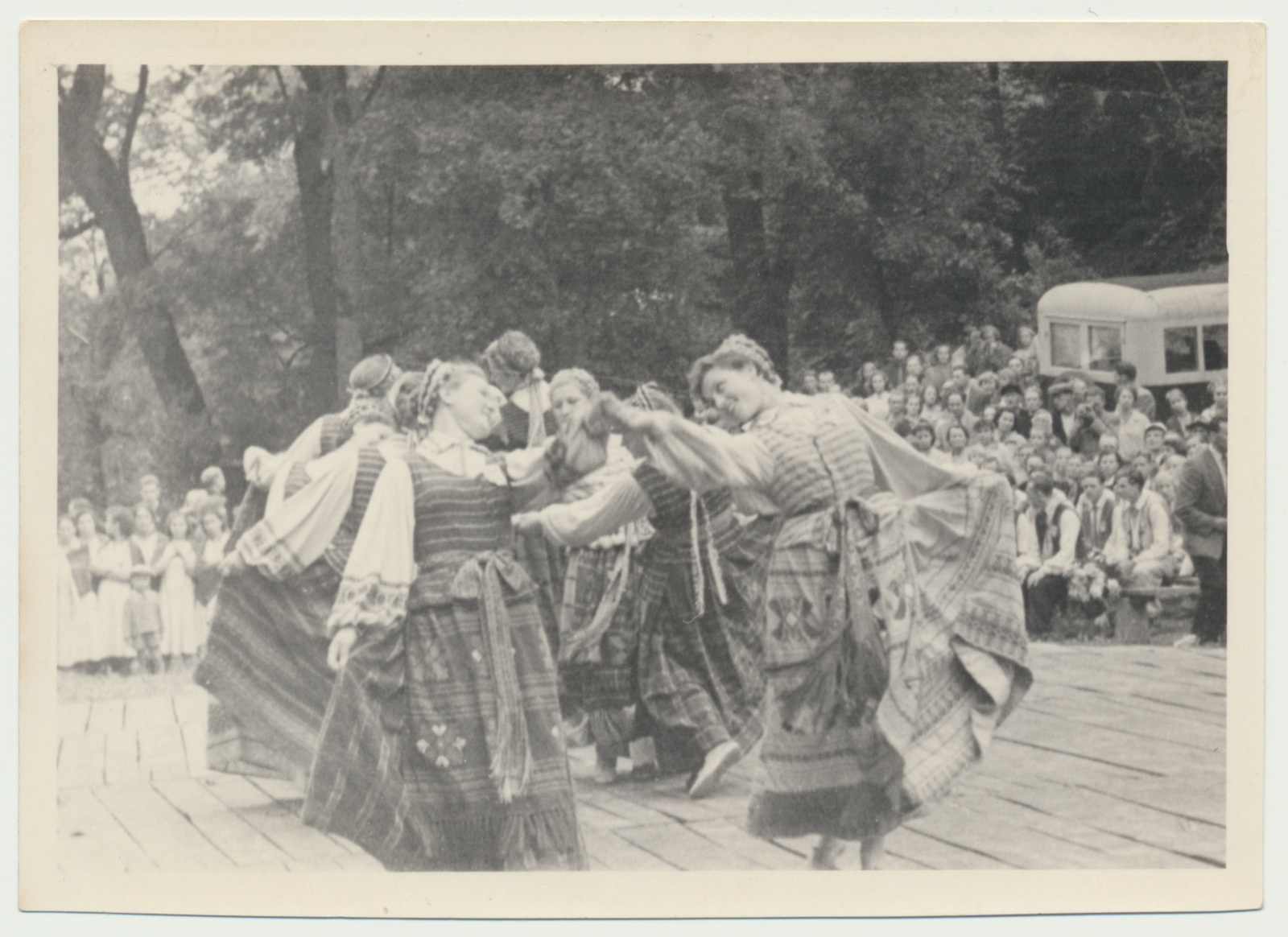 foto, Viljandi laulupäev, tantsijad, 1960, foto L. Vellema