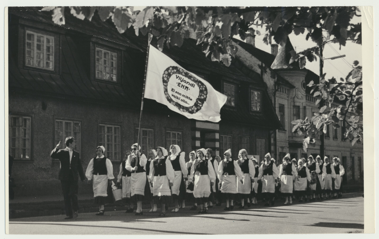 foto, Viljandi naiskoor Eha, 1974, foto E. Veliste