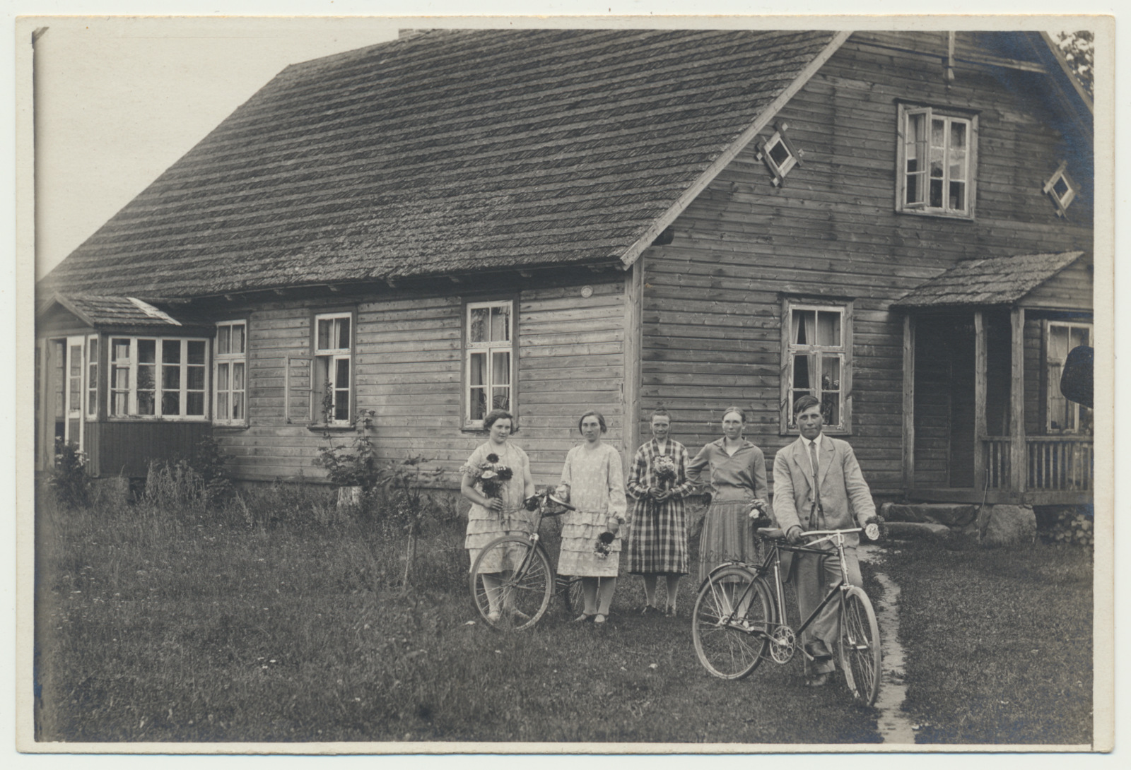 foto, Viljandimaa, Holstre vald, Kõrvi talu, õu, inimesed, 1929, foto H. Silk
