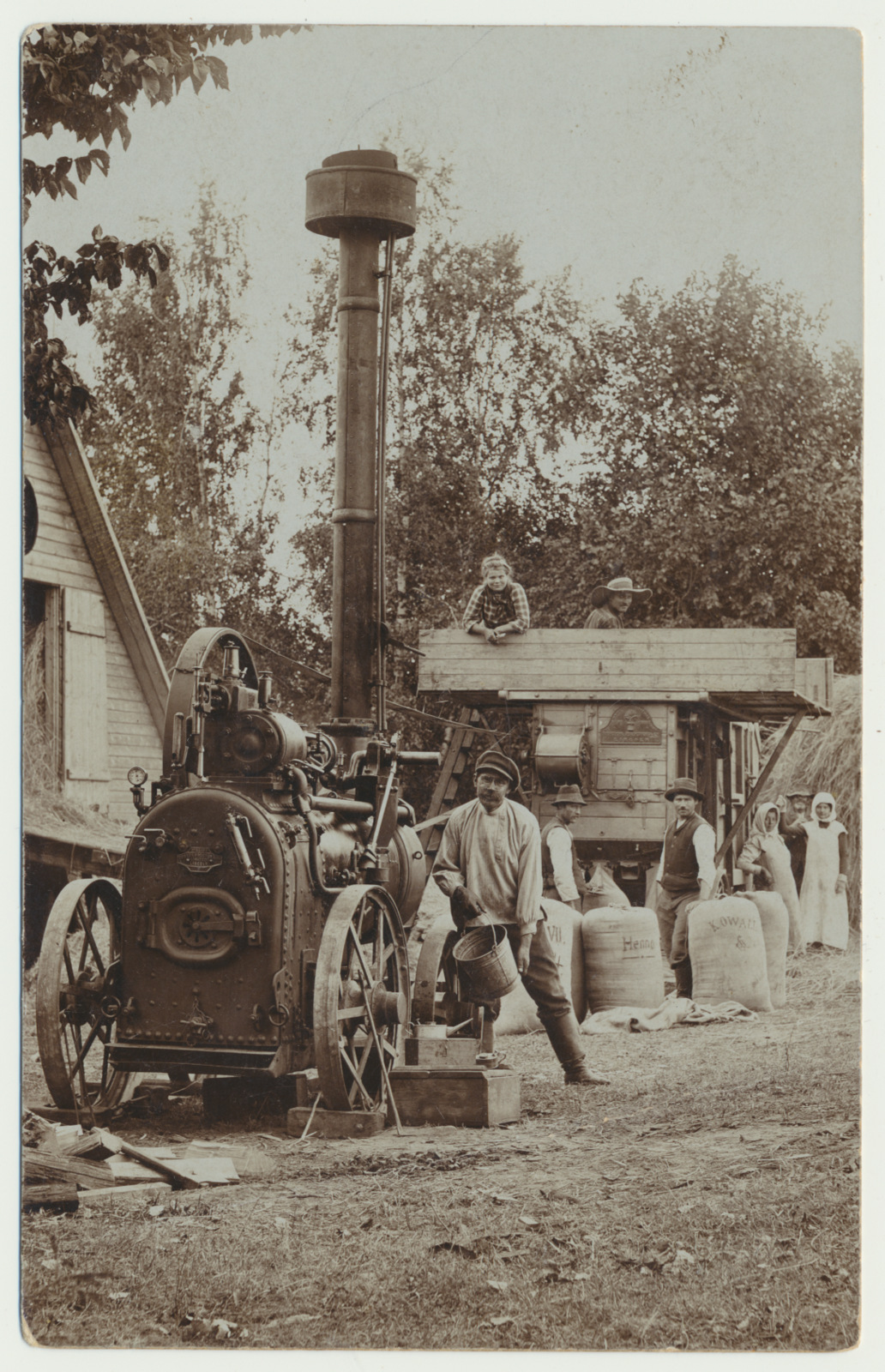 foto, Viljandimaa, J.Henno Kovali talu, 1. rehepeksumasin Holstres, 09. 1911