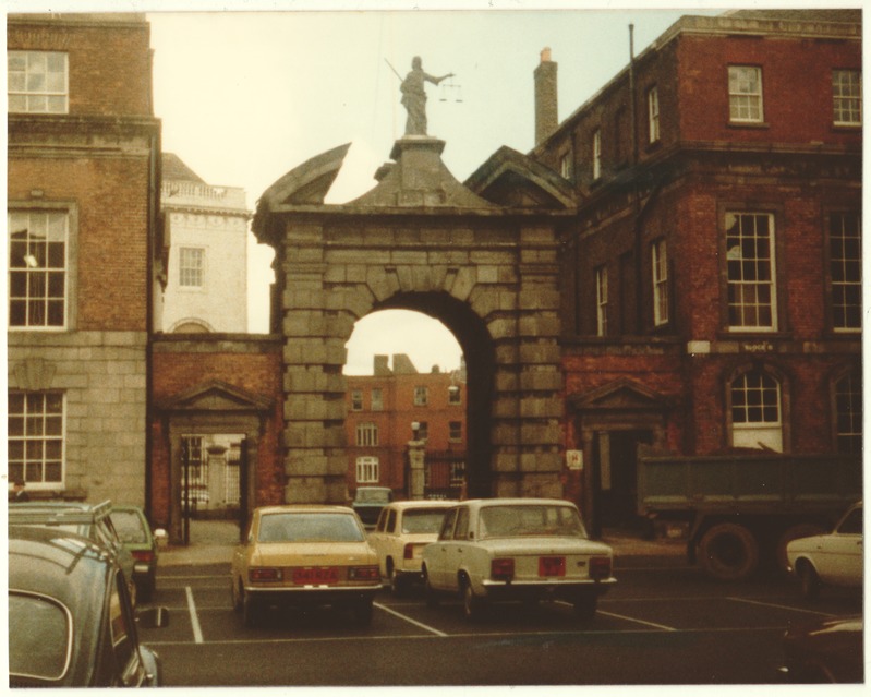 Dublin, lossi portaal