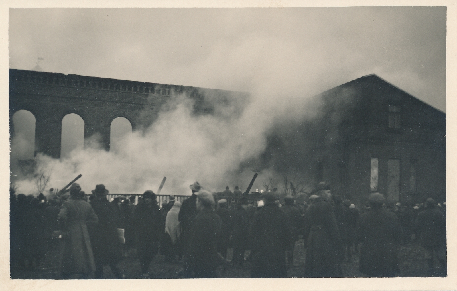 foto, Viljandi Eesti Haridusselts'i koolimaja põleng, 23.11.1932, foto A. Kiisla