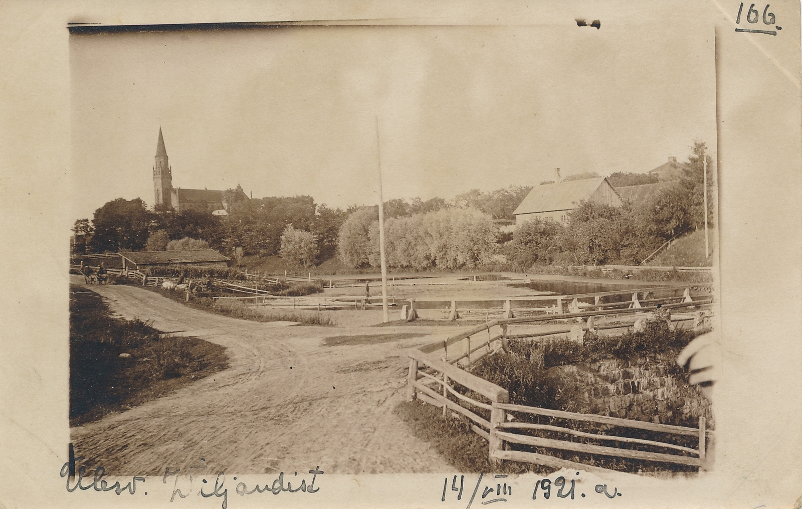 foto, Viljandi, Valuoja tiik, Pauluse kirik (Maakirik), Reinu tee poolt, 1921