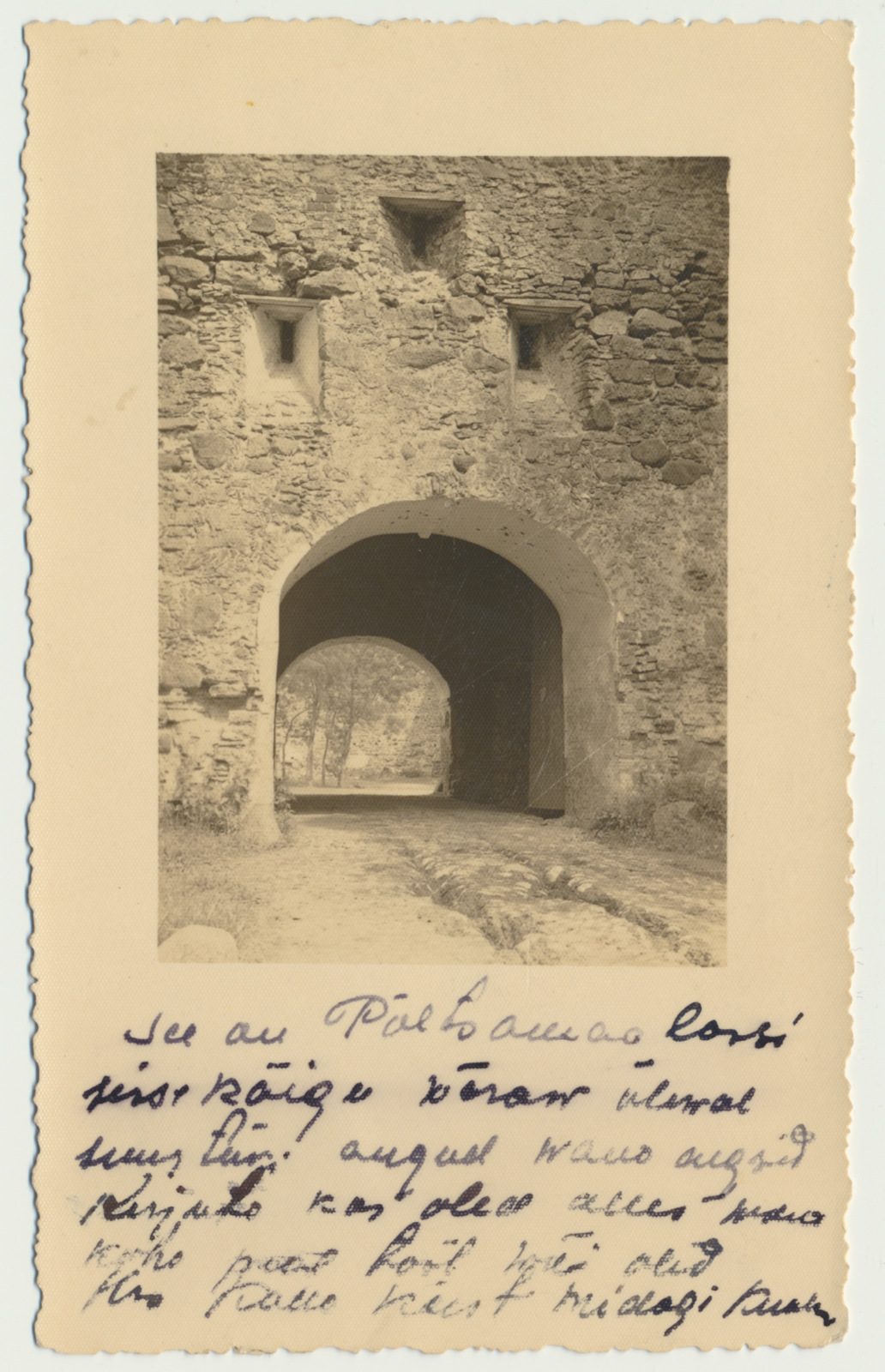 foto, Põltsamaa khk, Põltsamaa, loss, sissekäik õuele, u 1935, foto A. Kivilo