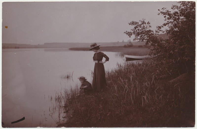 foto, Olev ja Anna Kukk, jõe ääres, Venemaa, Zeja, u 1914, foto J. Kukk