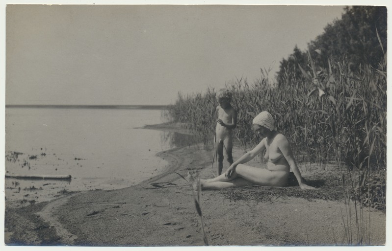 foto, Olev ja Anna Kukk, suvitamas jõe ääres, Venemaa, Zeja, u 1916, foto J. Kukk