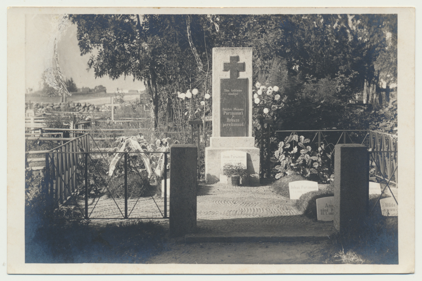 foto, Viljandimaa, Paistu, perekond Parsmann'i ja Rebane hauaplats, 1934