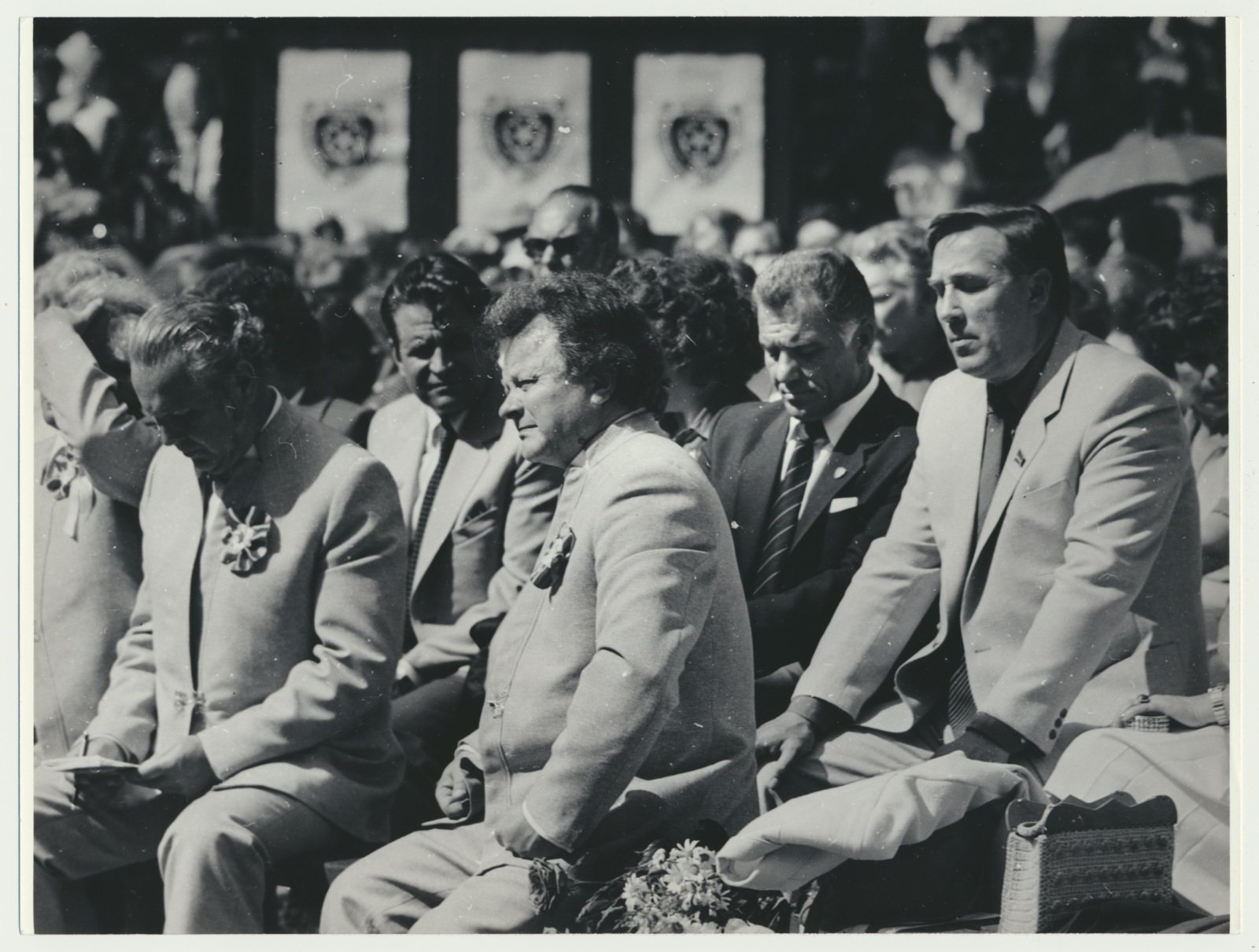 foto, Viljandi lauluväljak, meeste laulupäev'a juhid ja parteitegelased, 1983
