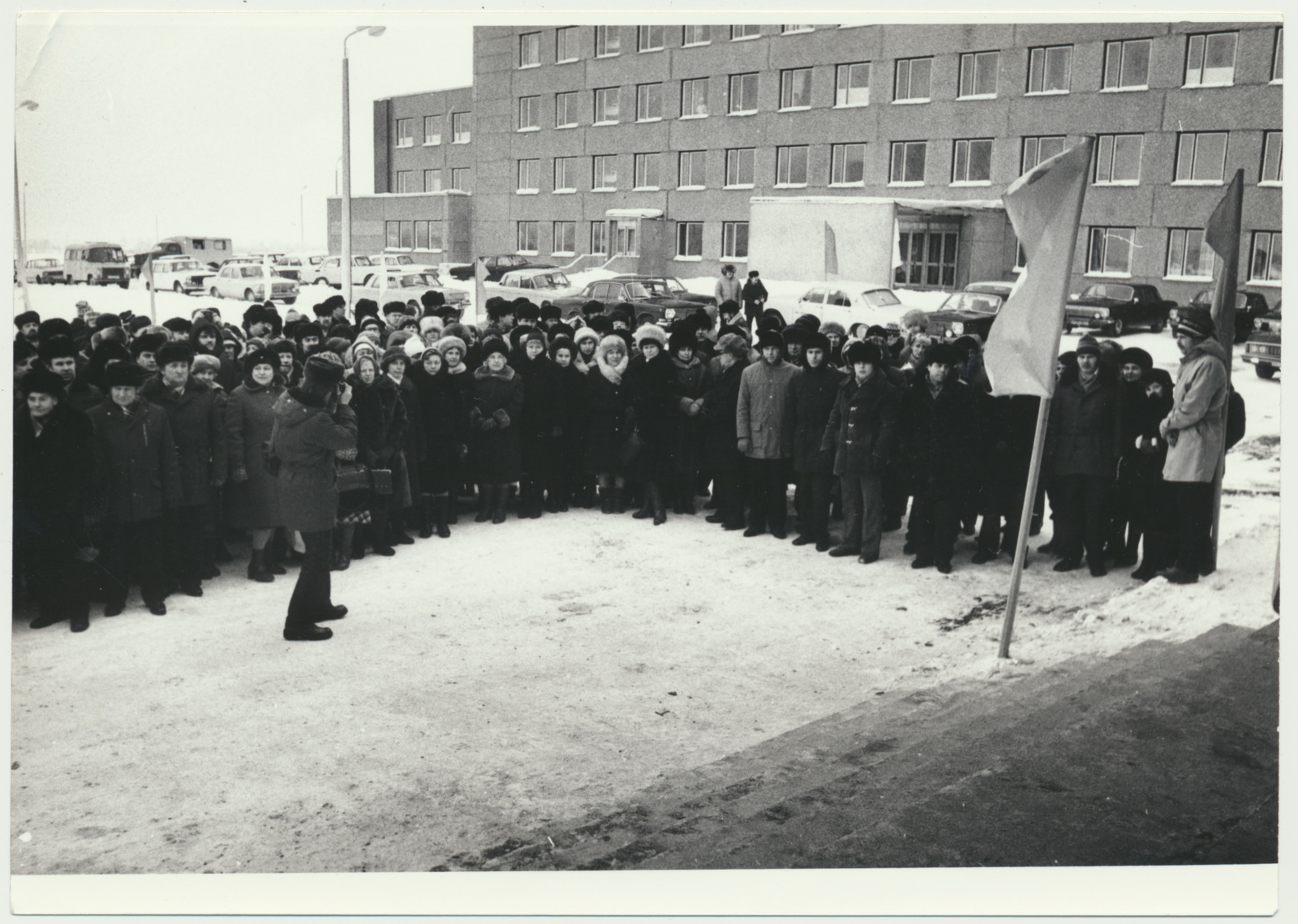foto, Viljandi rajooni keskhaigla avamine 15.02.1985, publik peaukse juures