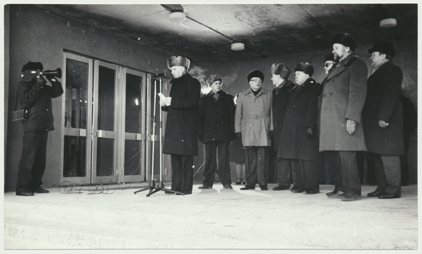 foto, Viljandi rajooni keskhaigla avamine 15.02.1985, kõneleb partei rajoonikomitee I sekretär Rein Elvak