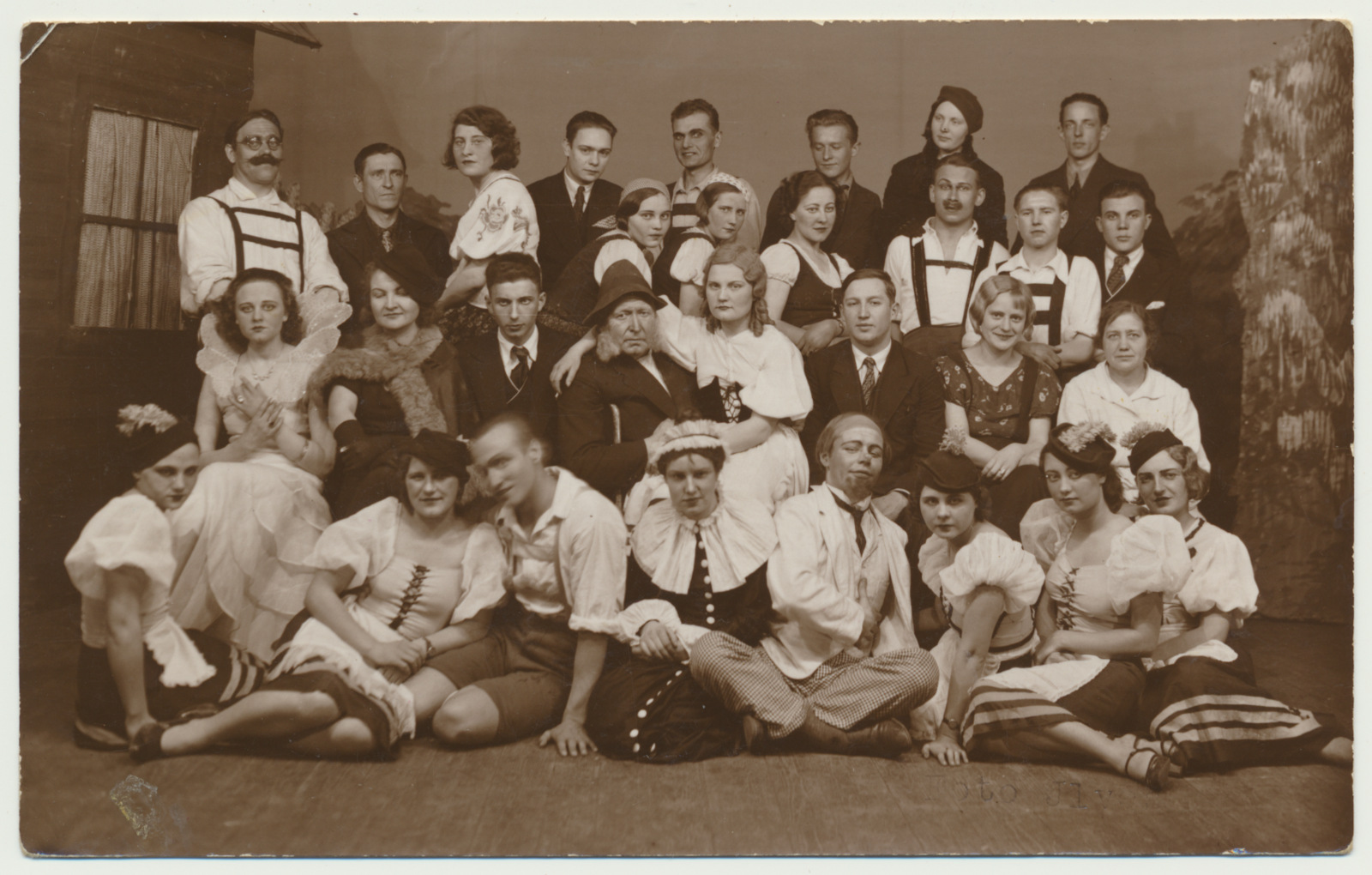 foto, Viljandi, taidlusteater, operett "Viinamäe Liisi", 1935, foto A. Järvekülg