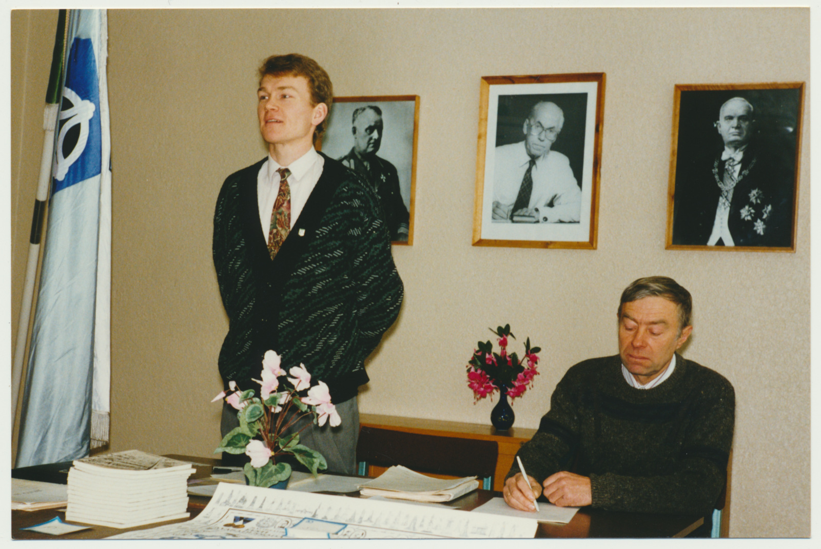 värvifoto, Viljandimaa Muinsuskaitse ühenduse Suurkogu, 1993, foto J. Laur