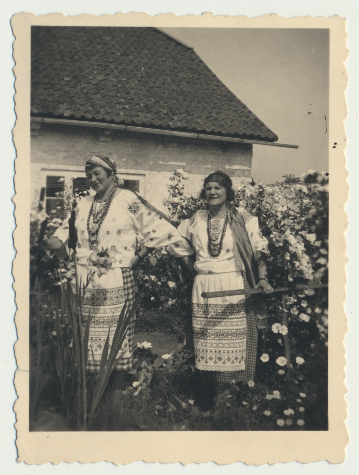 foto, Viljandimaa, Tarvastu, 2 valgevenelannat, 1934