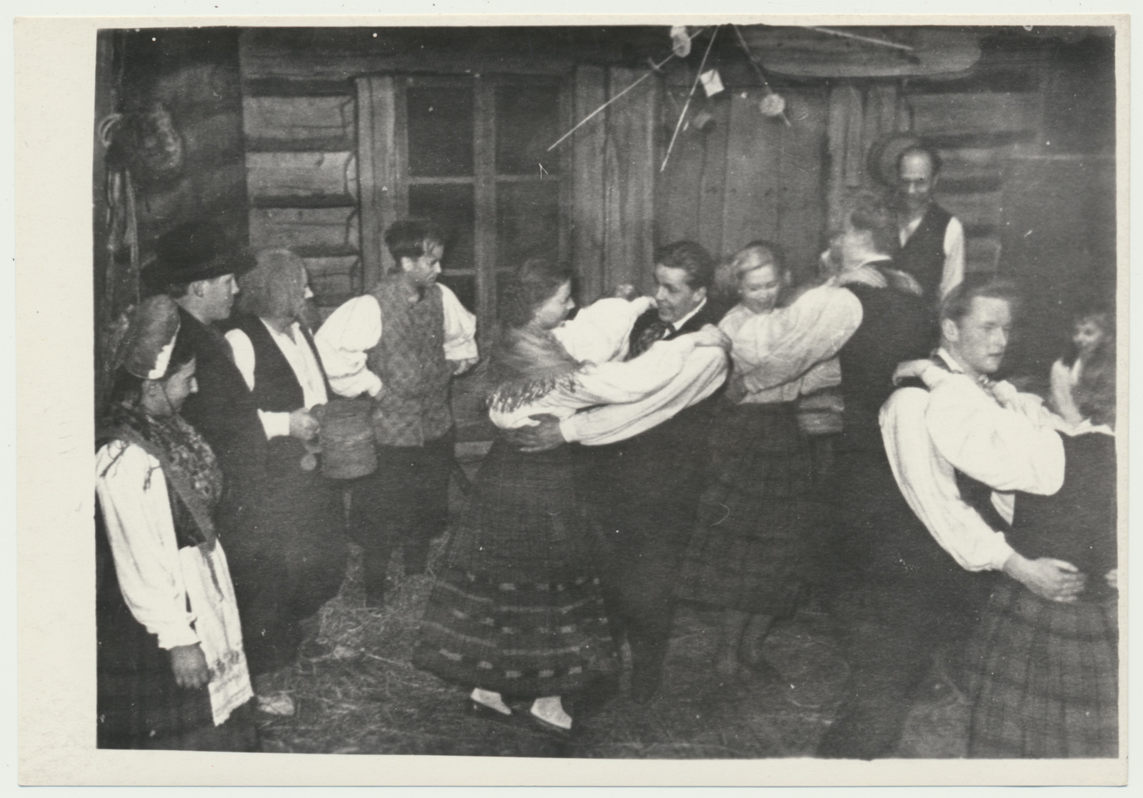 fotokoopia, eestlaste jõulukombed, tants, 1966, TK Edu Tartu