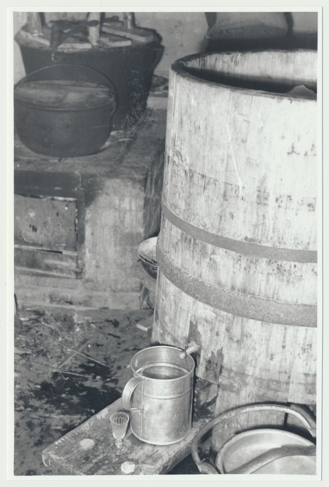 foto, Raplamaa, alkoholi destilleerimine (puskari tegemine), 1959, foto L. Kadalipp