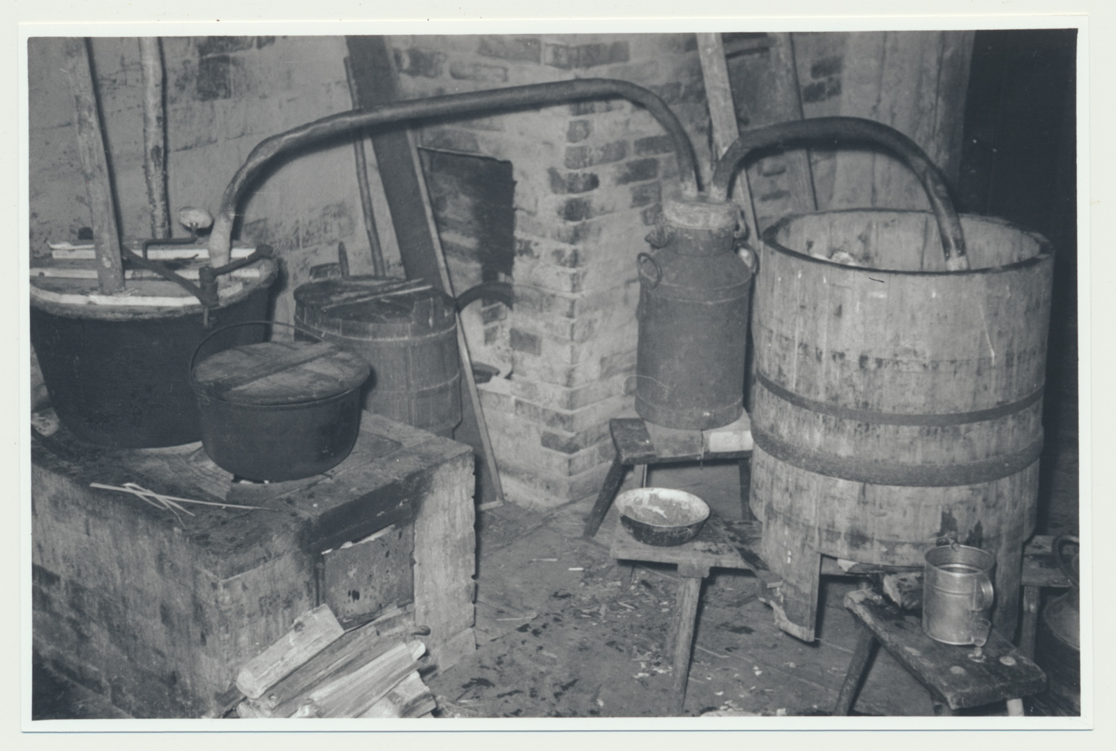 foto, Raplamaa, alkoholi destilleerimine (puskari tegemine), 1959, foto L. Kadalipp