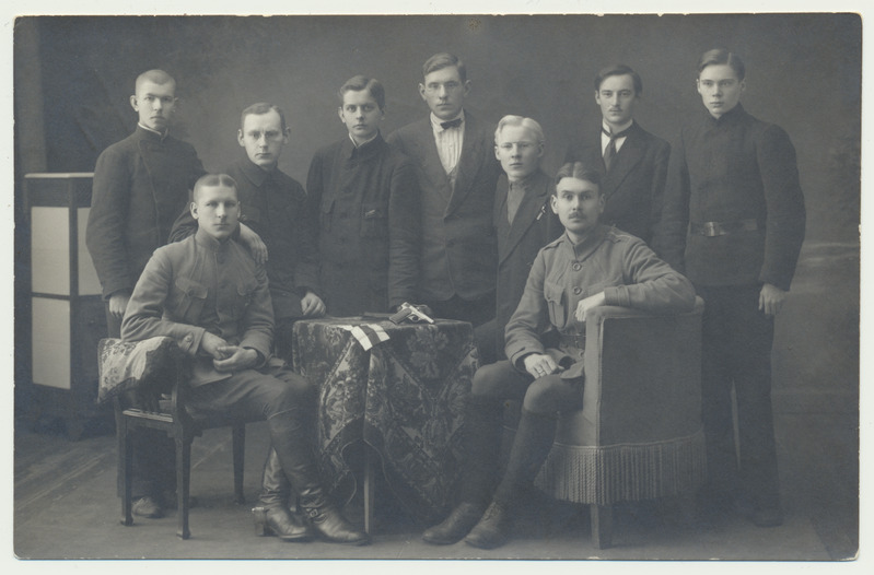 foto, Viljandi, Kaitseliidu Sakalamaa Malev, grupp, sh pealik O. Varres, O. Loorits, H.Leoke 1919 foto J.Riet