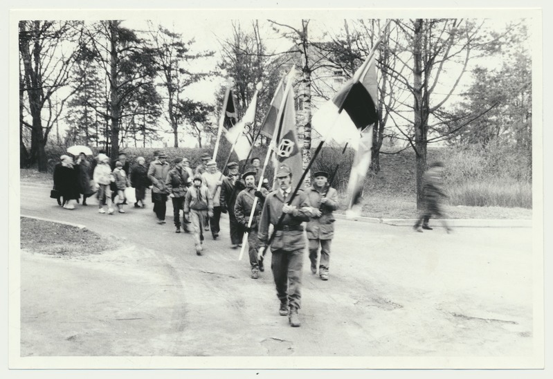 foto, Viljandi, Sakala Partisanide Pataljon'i mälestustahvli taasavamine, 26.04.1992