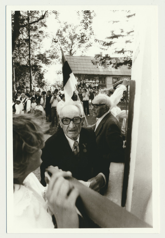 foto, Viljandimaa, Kärstna, Vabadussõja mälestussammas,  taasavamine, veteranid, 1989