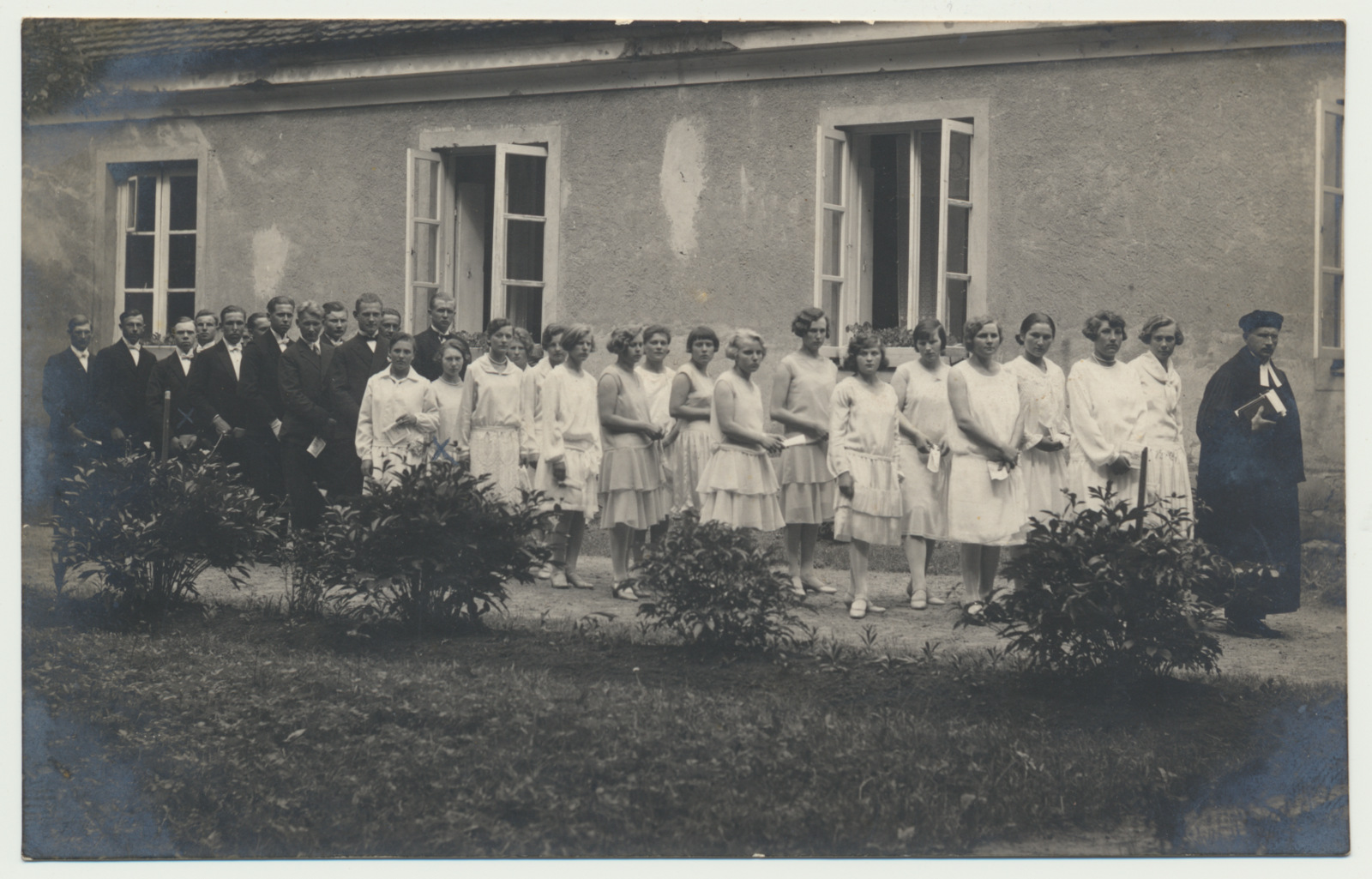 foto Paistu leerilapsed sh Linda ja  Evald Sova 30.07.1929, õpetaja Max Vaher, foto E.Ilves