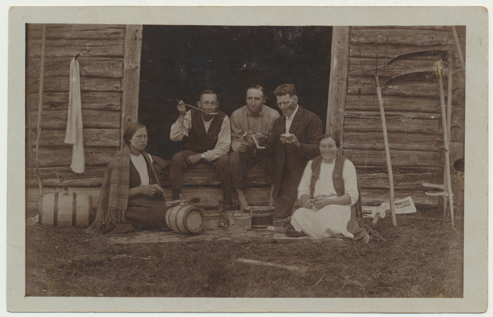 foto grupp aida uksel Paistu khk, sh hobifotograaf H.Silk u 1920
