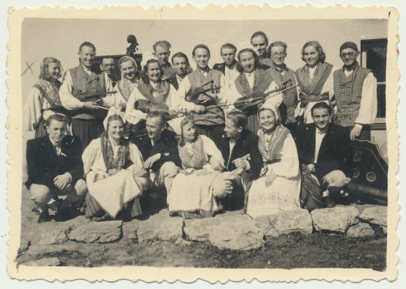 foto Viljandi, segarahvatantsurühm, pilliansambel u 1950, sh L. Männigo