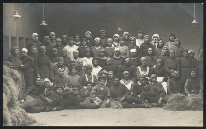 fotopostkaart, Halliste khk, Abja Linavabrik, tööliste suurem grupp, u 1924